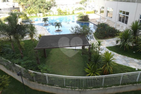 Apartamento à venda com 3 quartos, sendo 1 suíte, em Cidade São Francisco, São Paulo, SP