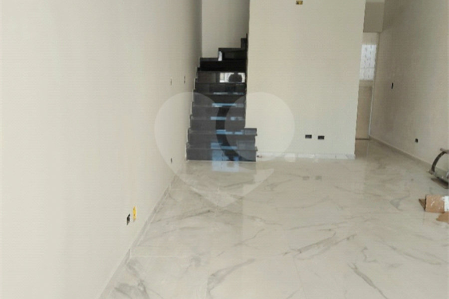 Sobrado à venda com 3 quartos, sendo 1 suíte, em Parada Inglesa, São Paulo, SP