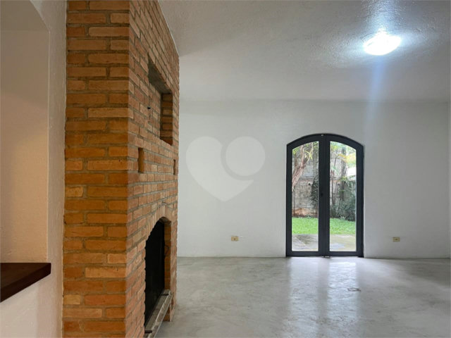 Casa para alugar com 4 quartos, sendo 3 suítes,  em Alto da Boa Vista, São Paulo, SP