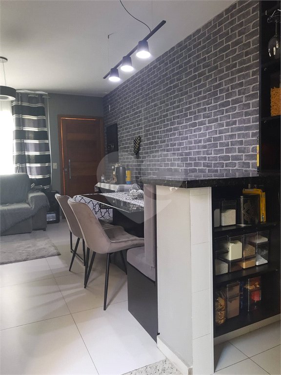 Casa à venda com 2 suítes no condomínio Residencial Poncet, São Paulo - SP