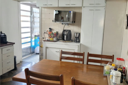 Sobrado à venda com 3 quartos, sendo 1 suíte, em Jardim da Glória, Cotia, SP