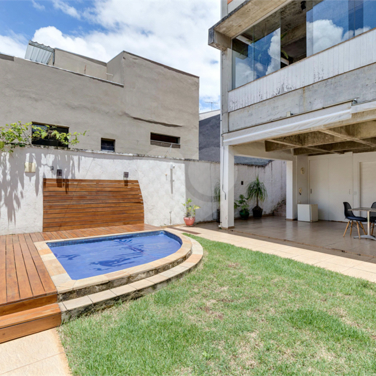 Sobrado à venda com 4 quartos, sendo 1 suíte, em Alto da Boa Vista, São Paulo, SP
