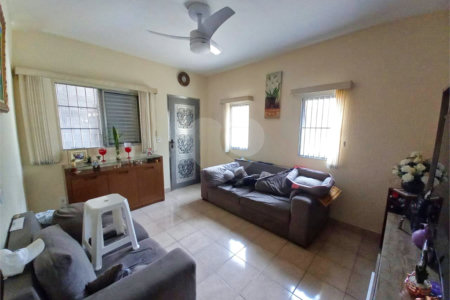 Casa terrea com 6 quartos, 2 vagas na Vila Brasilina