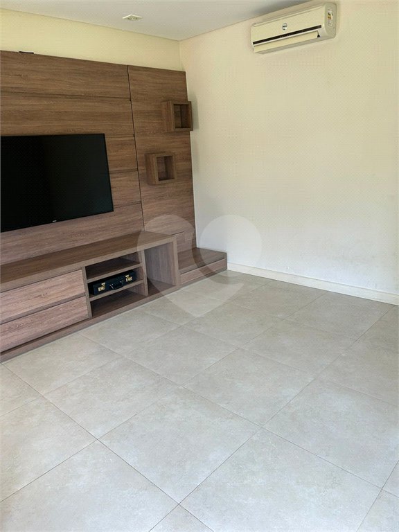 Casa à venda com 3 suítes no condomínio Terras de São Francisco, Vinhedo - SP