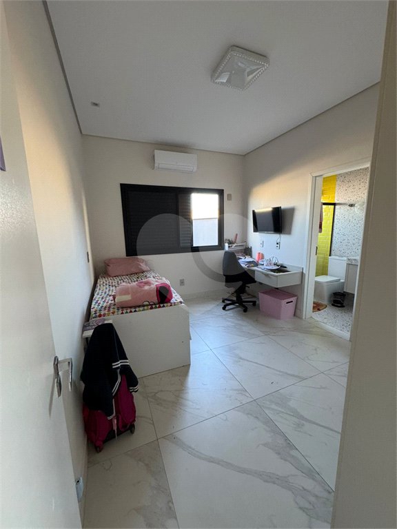 Casa à venda com 3 suítes no condomínio Reserva Central Parque, Salto - SP