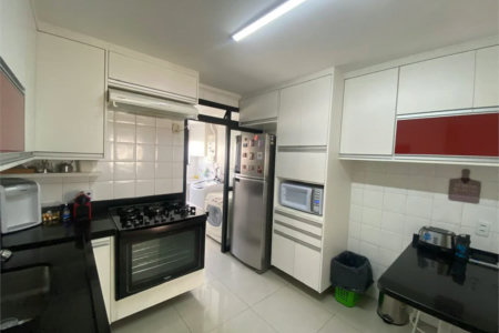 Apartamento à venda com 4 quartos, sendo 2 suítes,  em Vila Hamburguesa, São Paulo, SP