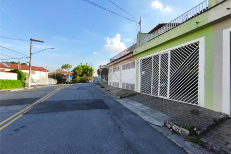 Sobrado à venda com 3 quartos, sendo 1 suíte, em Vila Nivi, São Paulo, SP