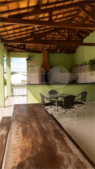 Casa à venda com 3 quartos, sendo 1 suíte,  no condomínio Maison Vert, Várzea Grande - MT