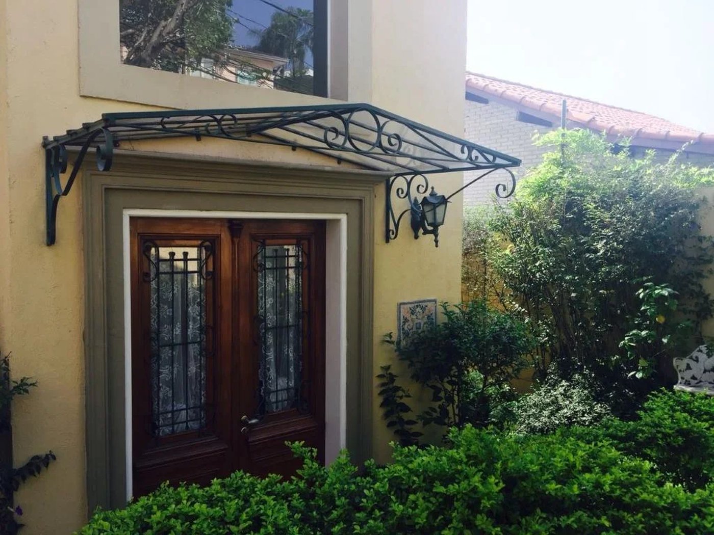 Casa à venda com 5 quartos, sendo 4 suítes, no condomínio Jardim Vitória Régia, São Paulo - SP