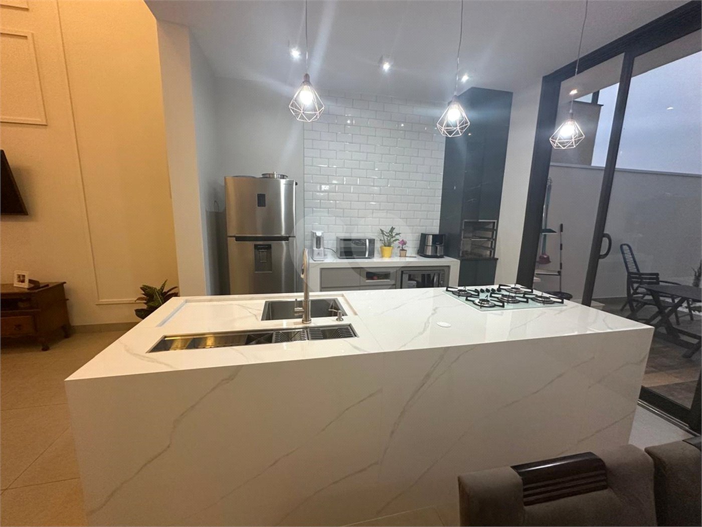 Casa à venda com 4 quartos, sendo 2 suítes, no condomínio Residencial Golden Ville, Itapetininga - SP
