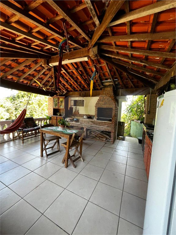 Casa à venda com 3 quartos, sendo 1 suíte,  no Centro, Guararema, SP
