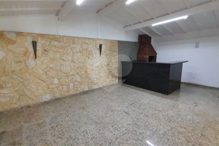 Casa à venda com 3 quartos, sendo 1 suíte, no condomínio Residencial Jardins, São Bernardo do Campo - SP