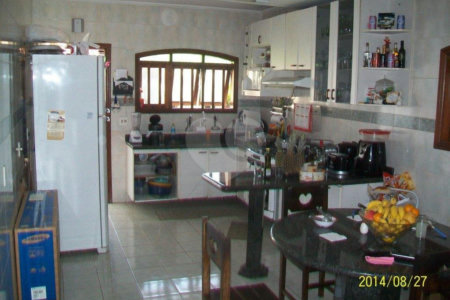 Sobrado à venda com 3 suítes em Vila Mazzei, São Paulo, SP