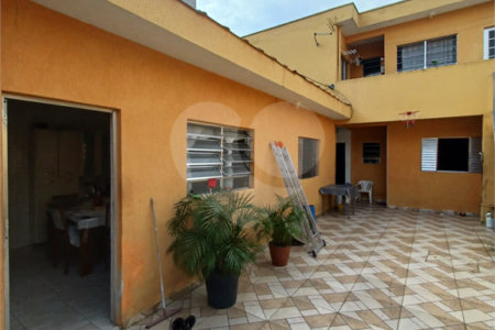 Casa à venda com 3 quartos, sendo 1 suíte,  em Jardim Santa Mônica, São Paulo, SP