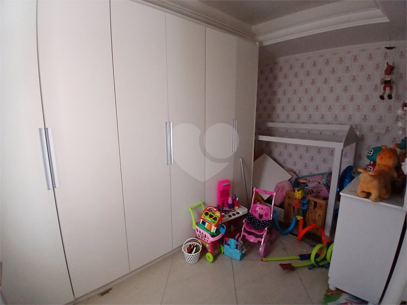 Sobrado à venda com 8 quartos, sendo 2 suítes, em Tremembé, São Paulo, SP