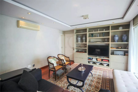 Apartamento à venda com 3 suítes em Real Parque, São Paulo, SP