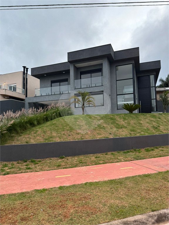 Casa à venda com 5 suítes no condomínio Residencial Santa Maria, Jandira - SP