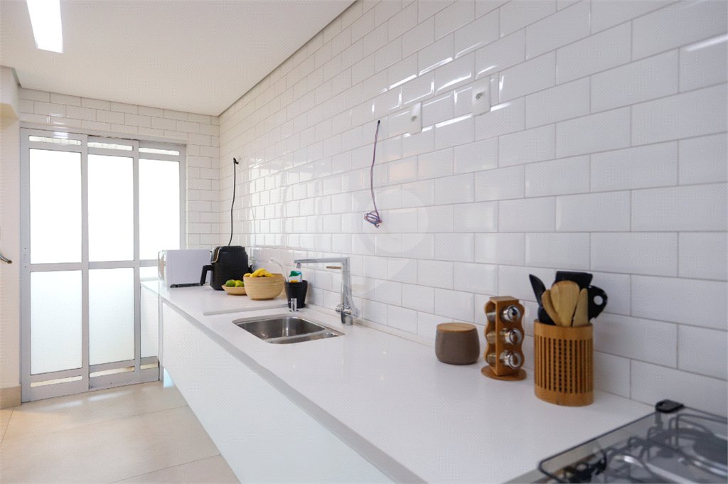 Apartamento à venda com 3 quartos, sendo 1 suíte,  em Vila Anastácio, São Paulo, SP