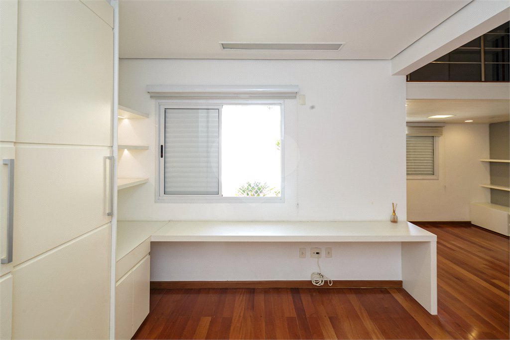 Casa à venda com 3 suítes no condomínio Villaggio Belvedere, São Paulo - SP