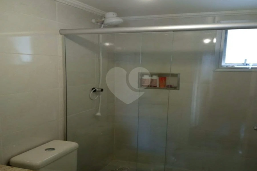 Lindo apartamento, muito bem conservado, com bom espaço interno.
