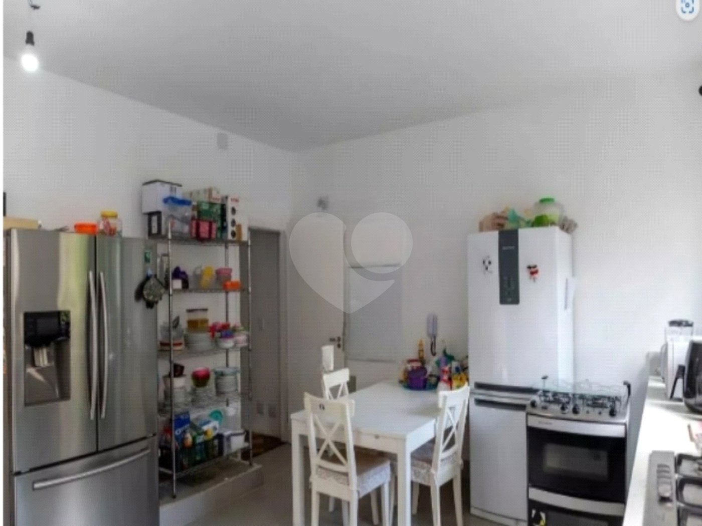 Casa à venda com 4 quartos, sendo 2 suítes, em Vila Gumercindo, São Paulo, SP
