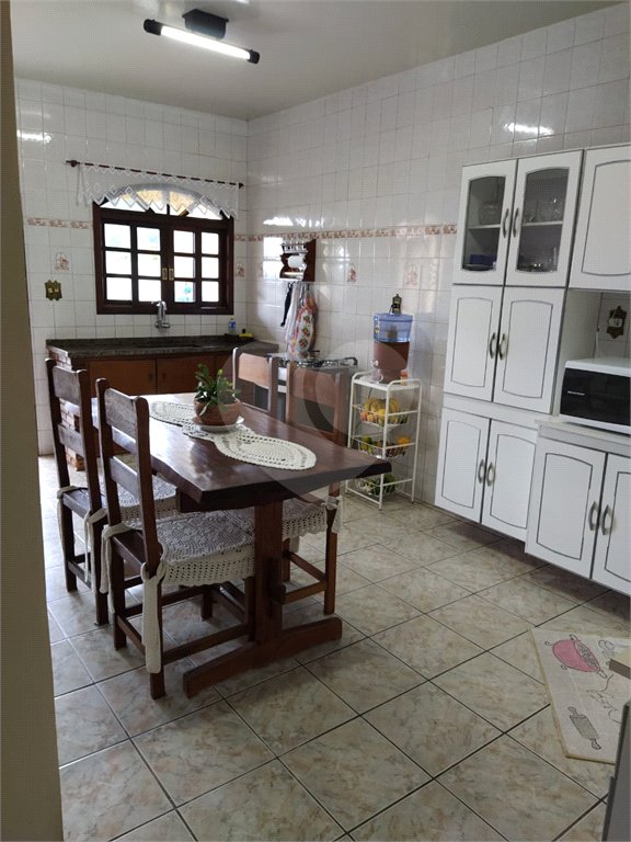Casa Térrea à venda com 3 quartos, sendo 1 suíte,  no Centro, Salesópolis, SP