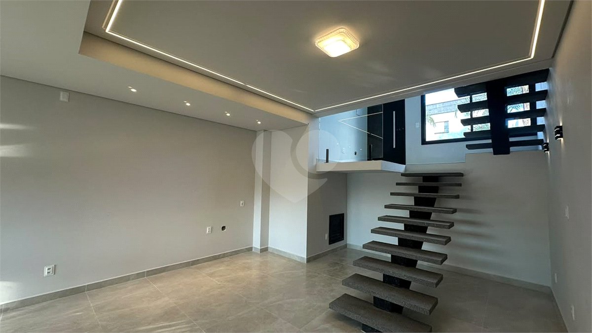 Casa à venda com 2 quartos, sendo 1 suíte,  no condomínio Portal dos Sabiás, Itu - SP