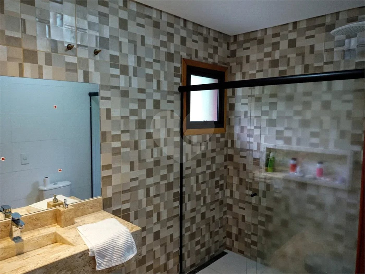 Casa à venda ou para alugar com 5 quartos, sendo 4 suítes, no condomínio Associação Reserva das Hortênsias, Mairiporã - SP