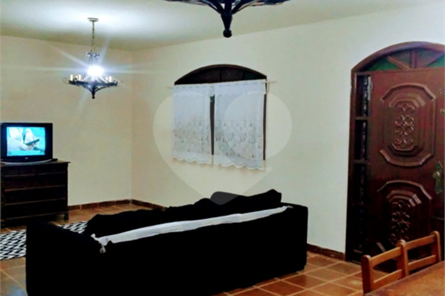 Chácara à venda com 4 quartos em Pirucaia, Mairiporã, SP