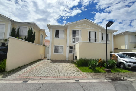 Casa à venda com 3 quartos, sendo 1 suíte, no condomínio Residencial Jardins, São Bernardo do Campo - SP