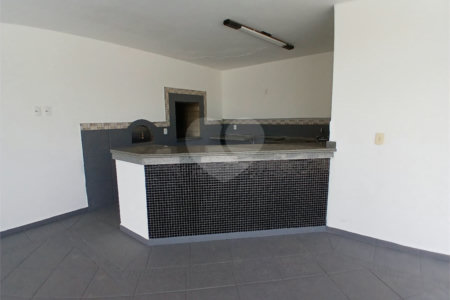 Casa à venda com 4 quartos, sendo 2 suítes, no condomínio Flamboyant, Atibaia - SP