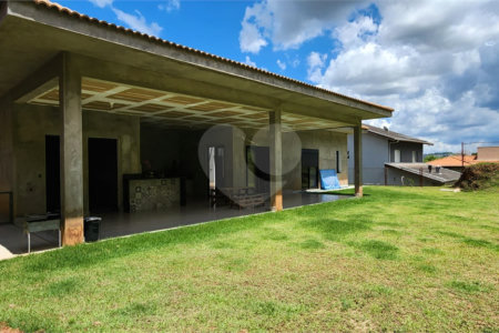 Casa à venda com 3 suítes no condomínio Residencial Jardim Primavera, Louveira - SP