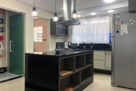 Casa à venda com 4 quartos, sendo 2 suítes, no condomínio Terras de São Francisco, Vinhedo - SP