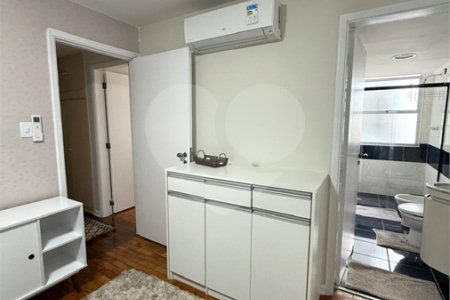 Apartamento à venda com 3 quartos, sendo 1 suíte, em Santa Cecília, São Paulo, SP