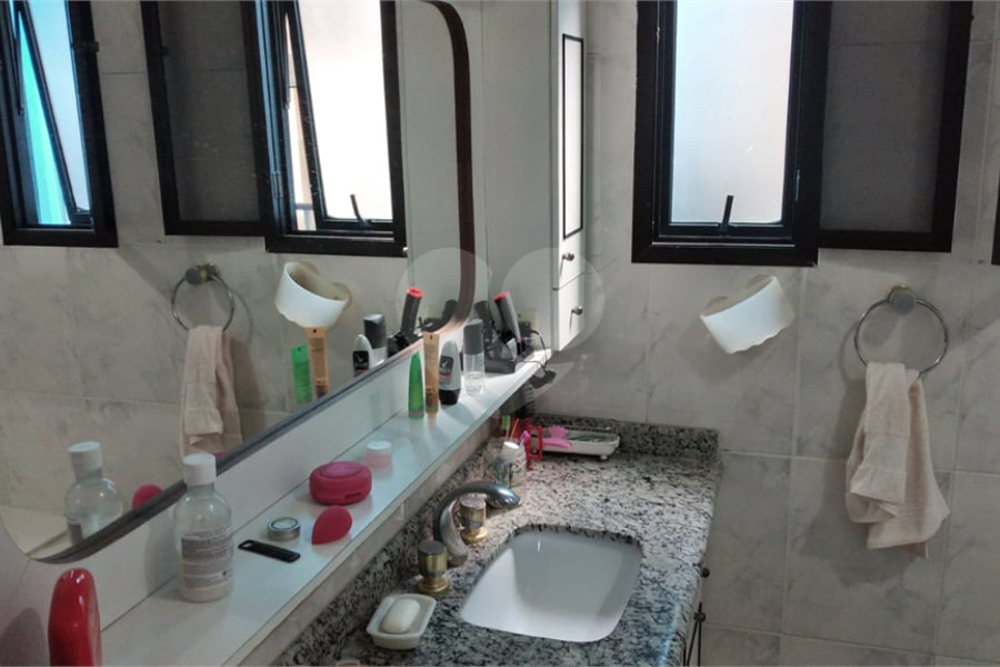 Sobrado à venda com 4 quartos, sendo 2 suítes, em Horto, São Paulo, SP