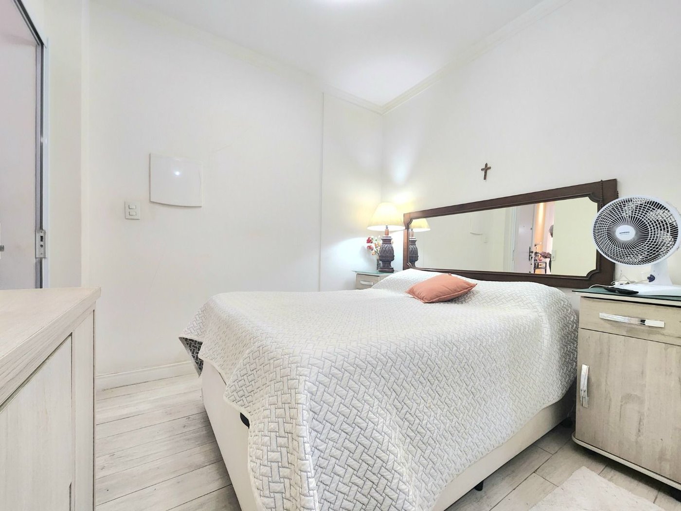 Apartamento 2 Dormitórios com Vista Mar, 1 Suíte e 50m da Praia – Santos