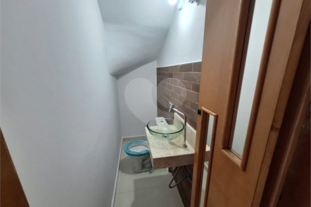 Sobrado à venda com 2 suítes em Vila Constança, São Paulo, SP