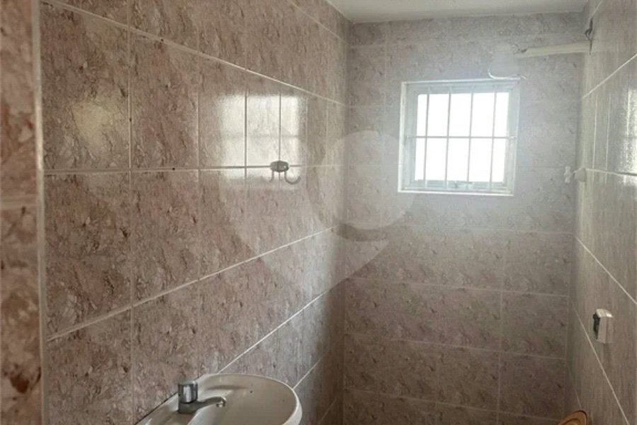 Sobrado à venda com 2 quartos em Vila Zat, São Paulo, SP