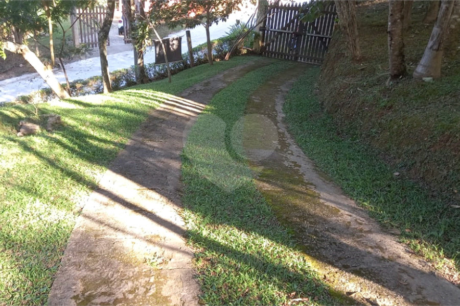 Casa à venda com 4 quartos, sendo 2 suítes, no condomínio Cinco Lagos, Mairiporã - SP