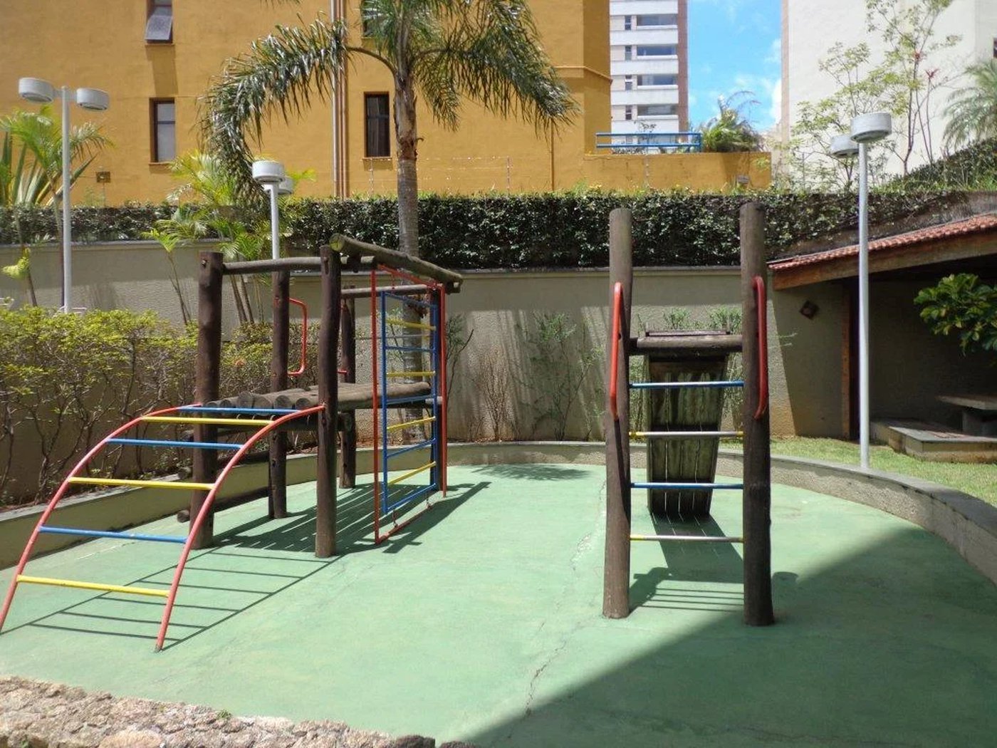 Apartamento à venda com 3 quartos, sendo 1 suíte,  em Jardim Londrina, São Paulo, SP