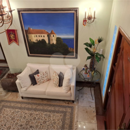 Sobrado à venda com 4 quartos, sendo 2 suítes,  em Jardim Leonor, São Paulo, SP
