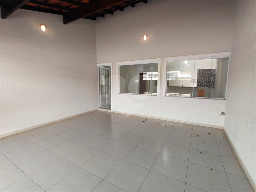 Casa para alugar com 3 quartos, sendo 1 suíte,  em Jardim Itália, Itapetininga, SP