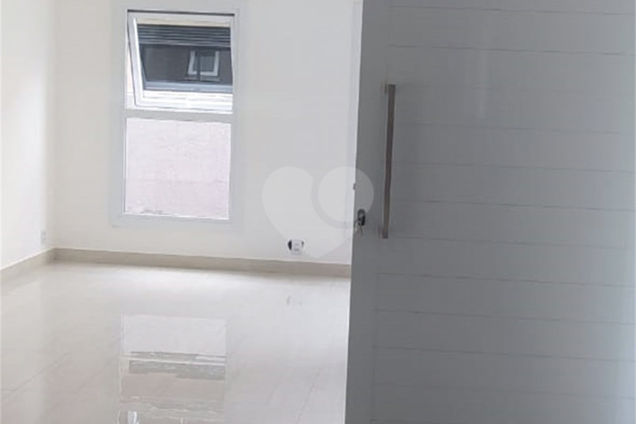 Casa à venda com 2 quartos, sendo 1 suíte, no condomínio Figueira Garden, Atibaia - SP