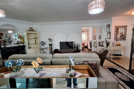 Apartamento em Perdizes 3 suítes, 4 vagas de garagem.