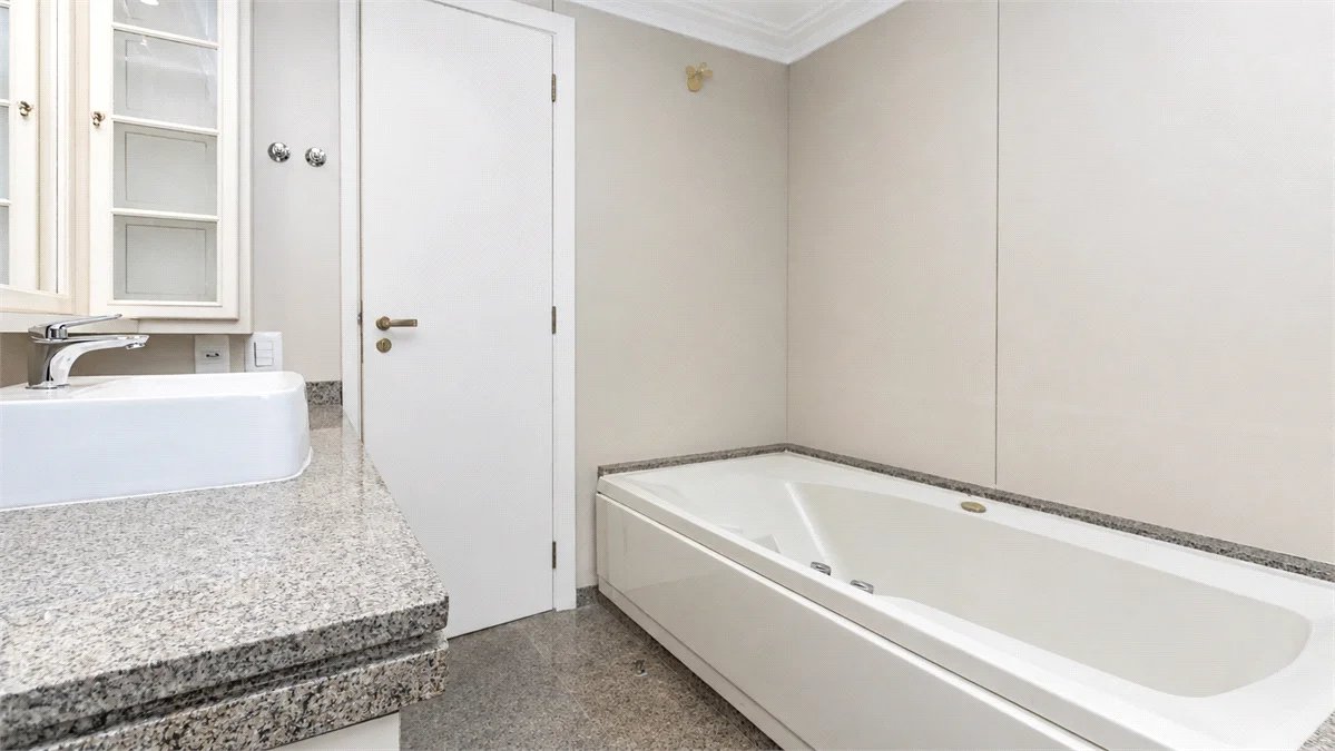 Apartamento à venda com 4 quartos, sendo 2 suítes, em Brooklin Paulista, São Paulo, SP