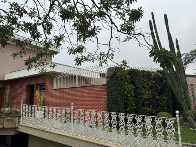 Sobrado à venda com 4 quartos, sendo 3 suítes,  em Interlagos, São Paulo, SP