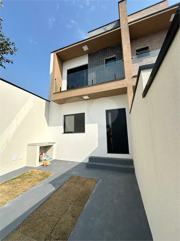 Sobrado à venda com 3 quartos, sendo 1 suíte,  em Jardim Esperança, Mogi das Cruzes, SP