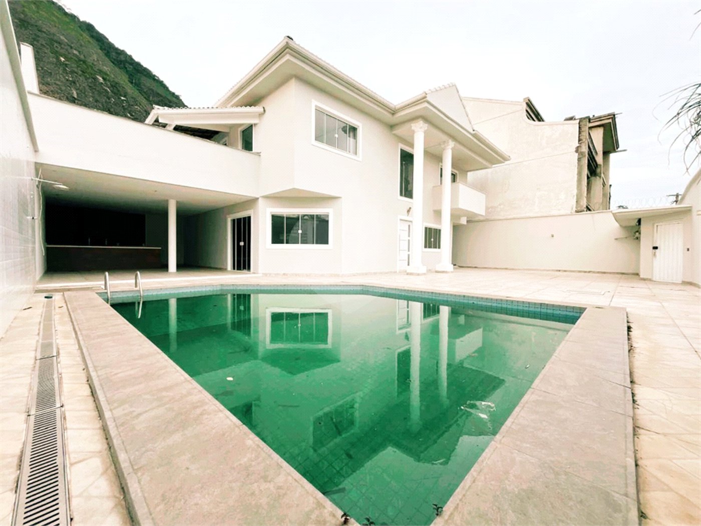 Casa à venda com 4 suítes no condomínio Pedra Mar, Rio de Janeiro - RJ