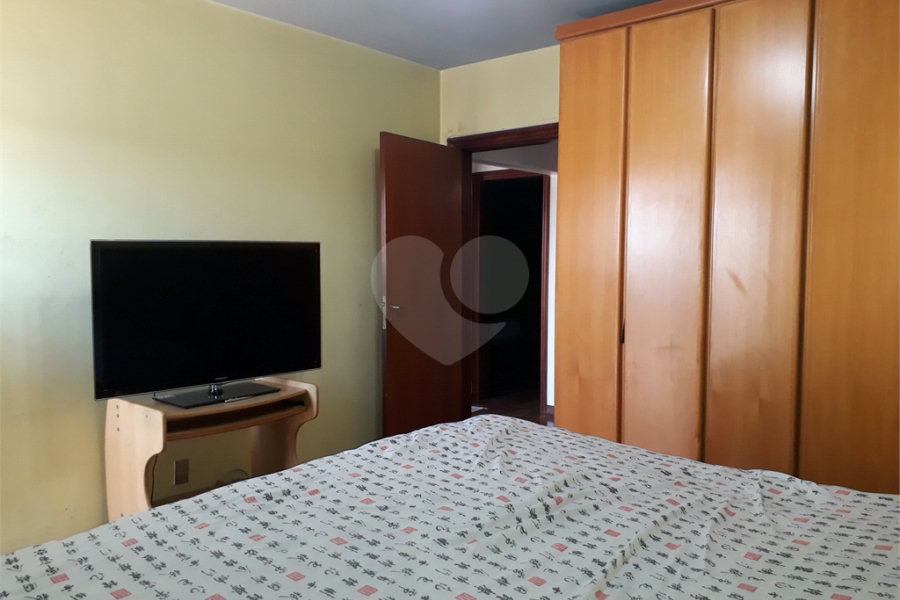 Sobrado à venda com 4 quartos, sendo 1 suíte, em Vila Constança, São Paulo, SP