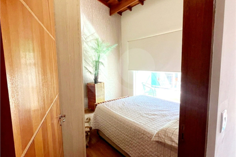 Sobrado à venda com 6 quartos, sendo 1 suíte,  em Horto, São Paulo, SP